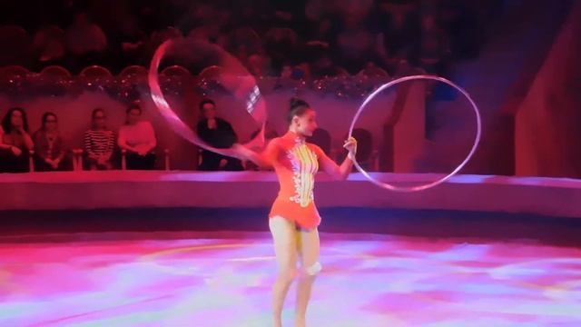 Новогоднее представление «Королевство волшебных зеркал» смотреть онлайн