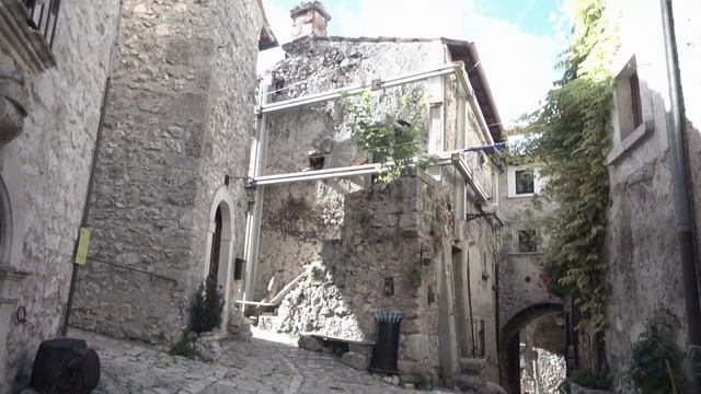Walking Tour - Santo Stefano di Sessanio смотреть онлайн