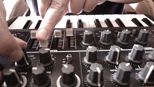 Николай Ставрида - Arturia Microbrute Mini Jam (ft. Zoom MS-70cdr) смотреть онлайн