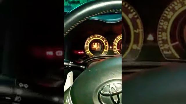 Запуск двигателя с родного брелка Toyota Corolla смотреть онлайн