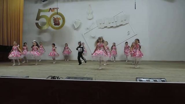 ТАНЕЦ "РОБОТ БРОНИСЛАВ" смотреть онлайн