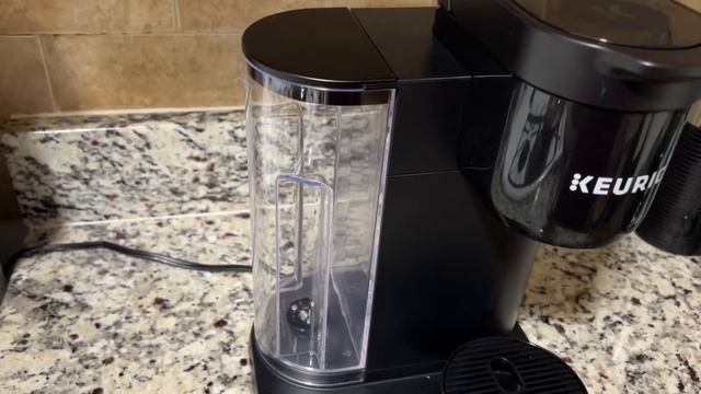 Keurig K Cafe Essentials Single Serve K Cup Pod Coffee Maker, Latte Maker and Cappuccino Maker смотреть онлайн