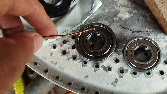 Как снять металлический пыльник с подшипника смотреть онлайн