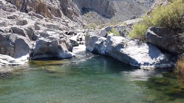 Обнаружили пещеру по дороге в Жанатас #тараз #taraz #казахстан #горы смотреть онлайн