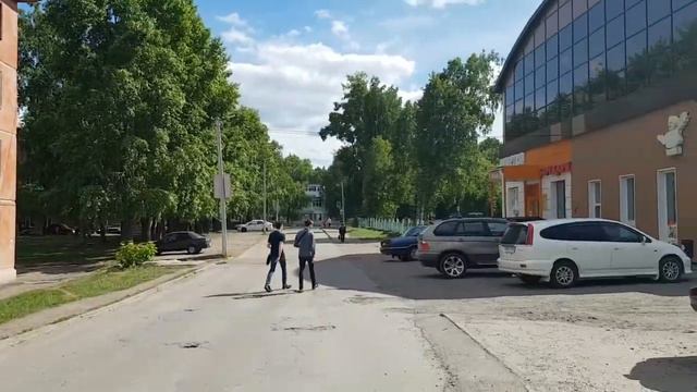 г. Юрга, ул. Строительная 23а_у входа смотреть онлайн