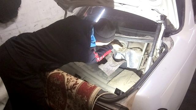 Горит лампочка бака