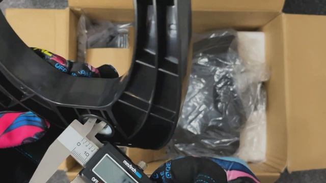 The Thrustmaster TX Racing Wheel Leather Edition [Unboxing] смотреть онлайн