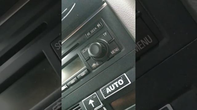 Как снять кнопку аварийной сигнализации и подстаканник Ауди А4 В6 смотреть онлайн