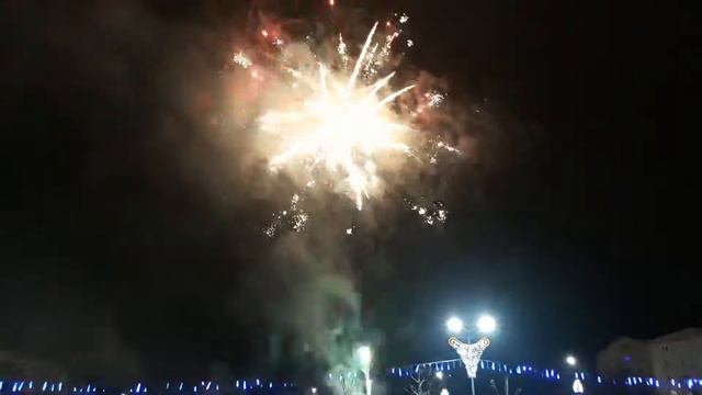 Фейерверк в Терновке на Новый год 2018-19 год! смотреть онлайн