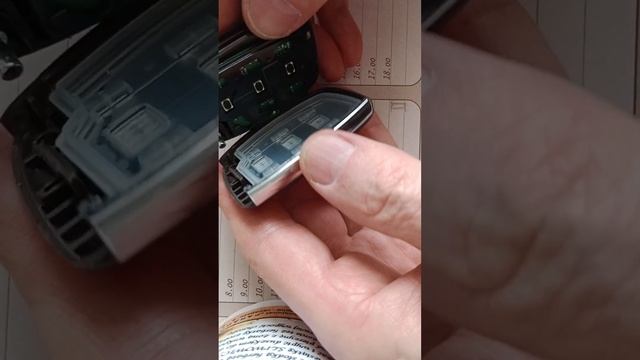 Заміна батарейки в смарт ключі Hyundai Tucson 2019 року. смотреть онлайн