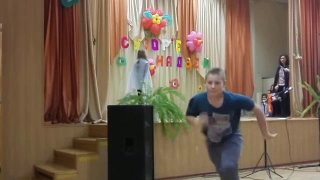 Танец под песню Prelude 12/21 (AFI) смотреть онлайн