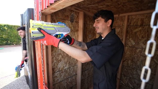 First to Escape the UNBREAKABLE Box Wins! (TRAPPED INSIDE) смотреть онлайн