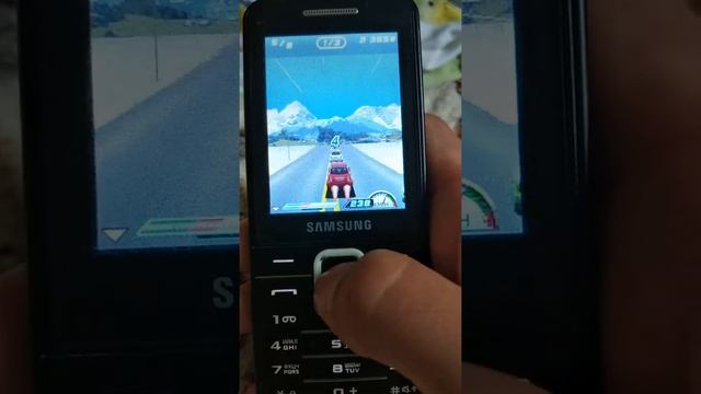 Играю в Асфальт6 на кнопочном телефоне !!! смотреть онлайн