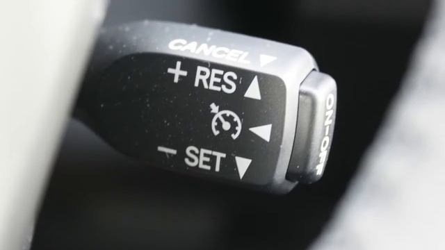 Toyota Prius 1.8 Vvt-i Plug-in Hybrid Cvt Dynamic Business смотреть онлайн