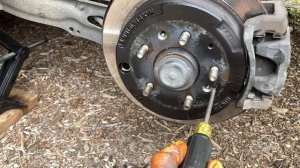 Мазда МПВ 2007/Mazda MPV 2007 замена задних дисков и колодок. Change a rear rotors and pads.