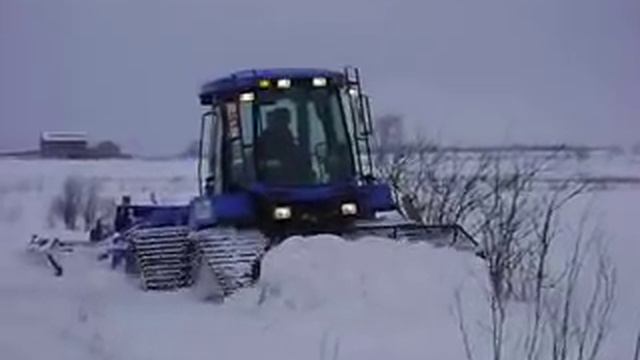 Snowmobile Trail Grooming. New Holland TV 140 Four Track, With the new VARIBLE WIDTH SNOW DRAG. смотреть онлайн