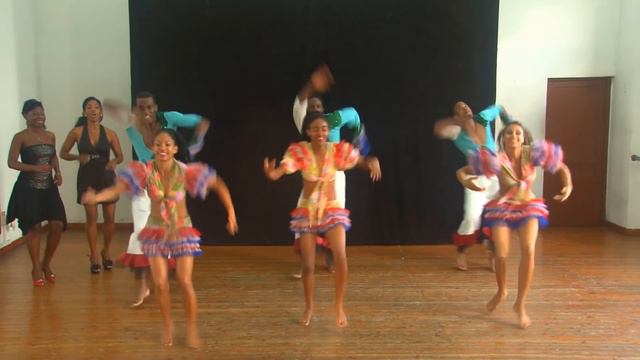 Conga-Comparsa Dance Routine - Grupo BanRara - Havana Cuba 2013 смотреть онлайн