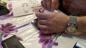 Наклеиваем гидрогелевую плёнку на Galaxy Z Flip 4.