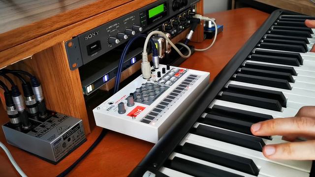 Korg Volca Sample iCON iKeyboard5 Sony SRP-L300 Ploytec PL2 | Ambient Electronic Music - VICHERVAL смотреть онлайн