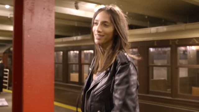 How Top Model Yasmin Wijnaldum Gets Runway Ready | Diary of a Model | Vogue смотреть онлайн