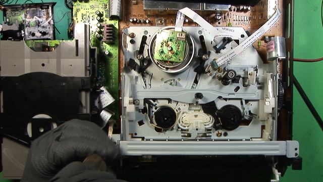 Samsung VCR/DVD Player Repair - Just makes a whirring noise for VHS and Disc смотреть онлайн