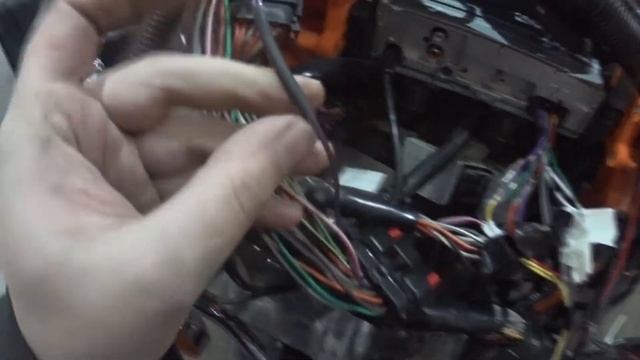 Подключение нештатной магнитолы и колонок на Harley Davidson смотреть онлайн