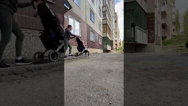 Собираемся на прогулку. Часть 2 #двойня #двойняшки #двойняшки_играют #двойняшки_гуляют смотреть онлайн