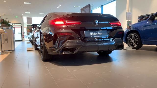 2019 BMW M850i XDrive (G15) Exhaust Sound - Showroom Cold Start And Light Revving [4K Video]