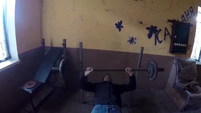 Жим лёжа с весом 45кг?✌Смотрите не пропустите... смотреть онлайн