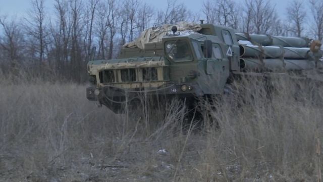 Пуски реактивных снарядов РСЗО «Торнадо-С» смотреть онлайн
