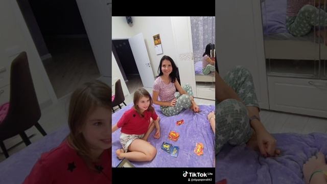 Настольные игры очень объединяют семью.Весело, интересно,иногда напряжённо и жарко))#семья #настолк смотреть онлайн