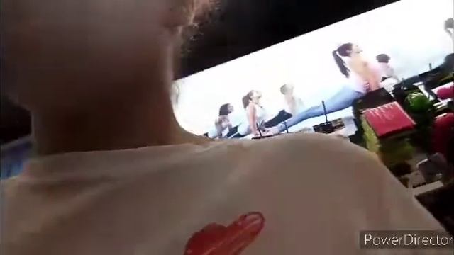 VLOG: ГУЛЯЕМ ПО ТЦ, ВЫБИРАЕМ ОДЕЖДУ? смотреть онлайн