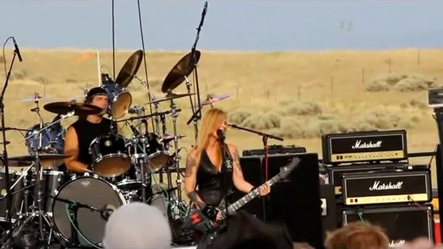 Lita Ford "Close My Eyes Forever" @ Rockin' The Rivers '14 смотреть онлайн