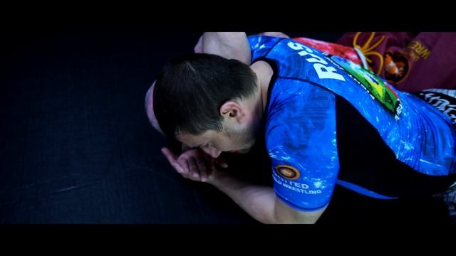 Урок 12: Удушающий приём через руку (arm triangle) от Гадиева Османа. смотреть онлайн