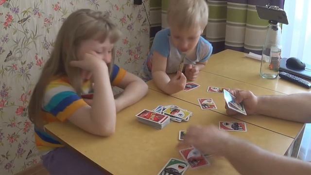 Карточная игра UNO:Cars с детьми (УНО:Тачки) (Mattel) смотреть онлайн