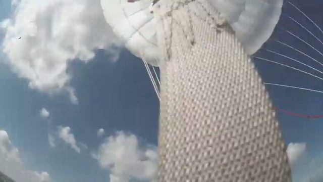 День ВДВ. Глава саратовской полиции снова прыгнул с парашютом смотреть онлайн