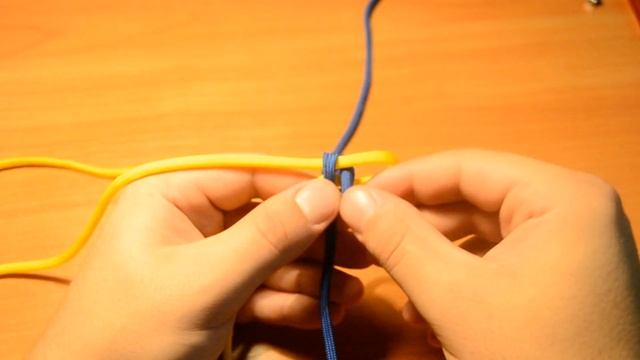 Как сделать Оригинальный брелок из паракорда? Темляк. How to make the original charm of paracord? смотреть онлайн
