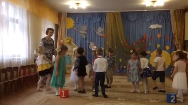 Игра "Собери шишки"(Осенний праздник в детском саду) смотреть онлайн