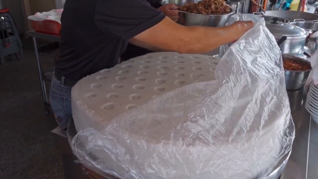 Taiwanese Street Food - Rice Cake with Meat Soup / 東港必吃小吃！50年老店葉家肉粿 - 台灣街頭美食 смотреть онлайн