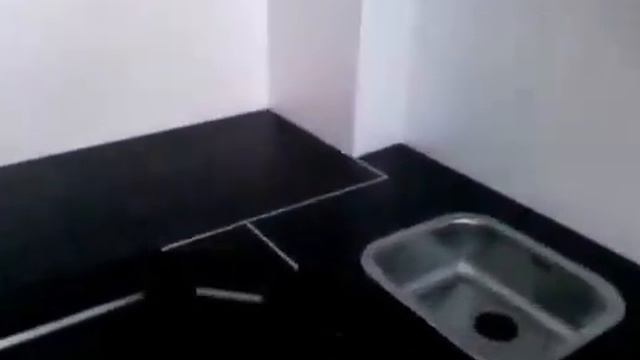 Классическая кухня: белый верх, темный низ... смотреть онлайн