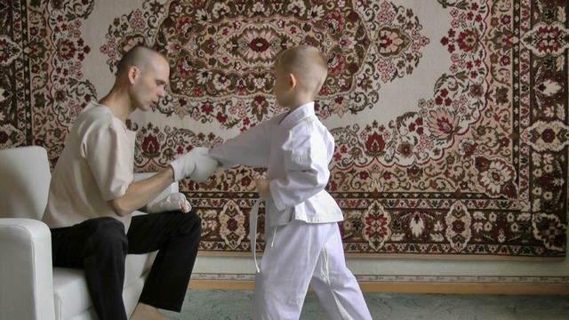 Мальчик супер-каратист 5 лет. Секретные техники каратэ и кунфу смотреть онлайн