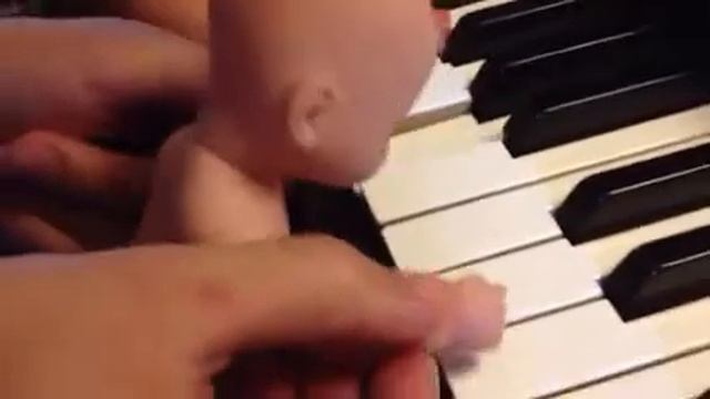 Creepy doll playing piano смотреть онлайн