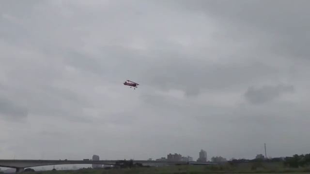 2017 謝會長 ORACLE 5缸 雙翼機 飛行表演 смотреть онлайн