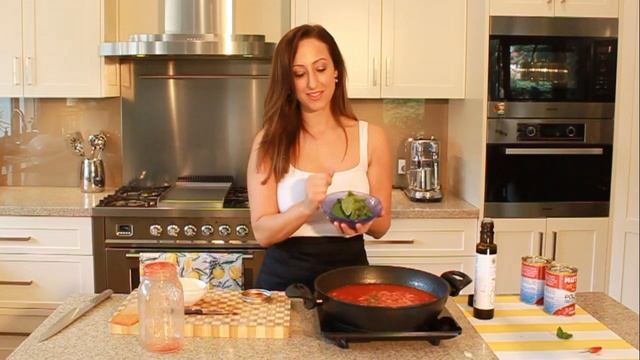 Tomato Pasta Sauce | Napolitana style - Delicious and quick! смотреть онлайн