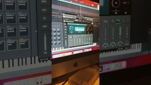 Rob Kel Beats Live in the Studio session #mpcone #beats #producer #synthAnthology смотреть онлайн