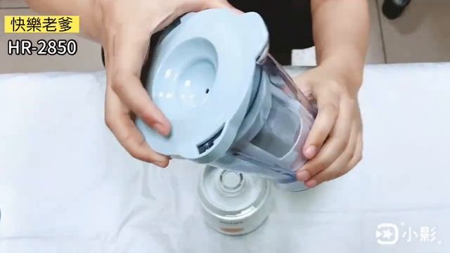 可以打冰沙，可以打果汁，還可以自己打咖啡粉！省錢又多工的家用果汁機！飛利浦PHILIPS樂活迷你果汁機(附切碎杯組+濾網)HR2850/HR-2850 смотреть онлайн