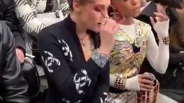 Кристен на показе коллекции Chanel Fall Winter 3 смотреть онлайн