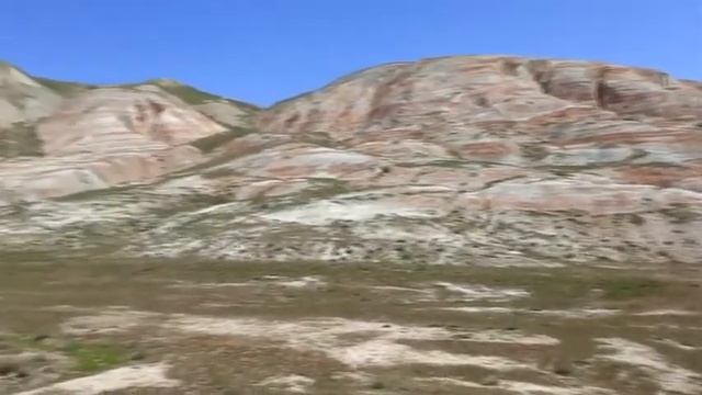 Горы в Азербайджане недалеко от Баку (разноцветные) смотреть онлайн