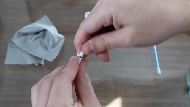 How to Properly Clean your AirPods! (2019) - thiscleans.com смотреть онлайн