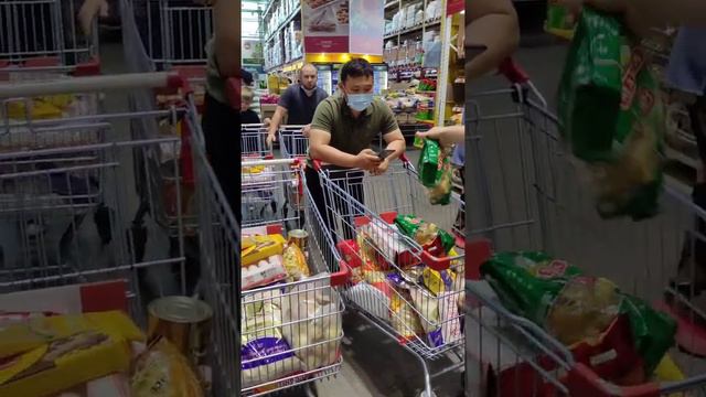 Помощь малоимущим семьям вовремя Оразы Рамазан от Виндом Клуба Батя смотреть онлайн